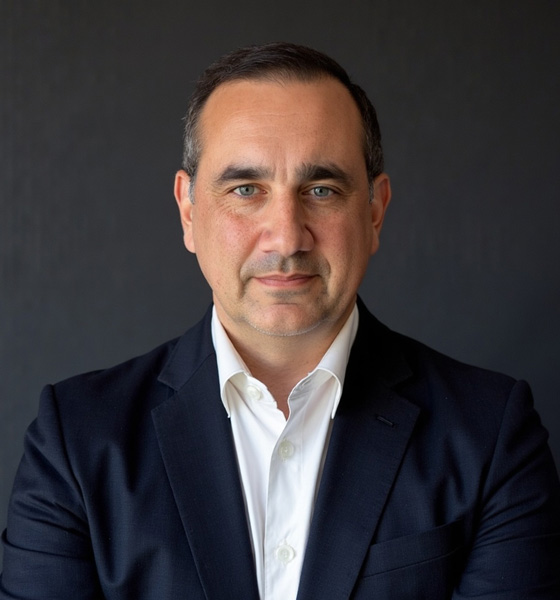 Philip Velez is a seasoned Leadership Development and Executive Coach with over 25 years of experience.